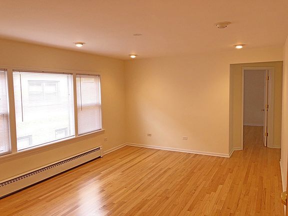 3rd image of 4633 N Hermitage Ave APT 2B