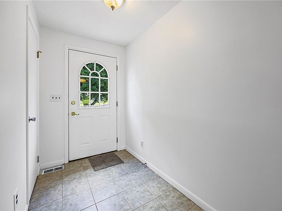 3rd image of 2964 Sand Rd