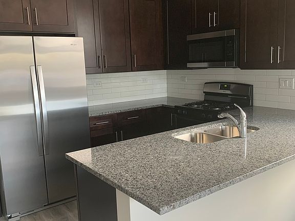 5th image of 857 E 63rd Pl Unit 1