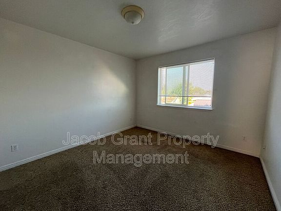 5th image of 980 Eve Dr APT 3