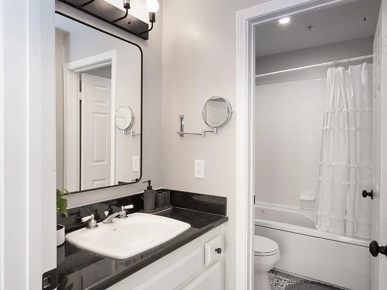 451 S Oakland Ave #10 — Photo 17