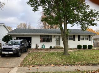 1303 Rutledge Rd, Bloomington, IL 61704