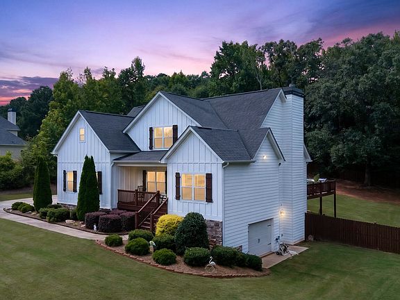 4th image of 297 Huntington Way