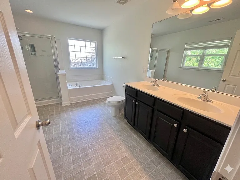 Large Master Bath - Empty