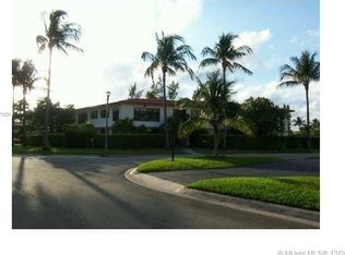 32 Camden Dr APT 6, Bal Harbour, FL 33154