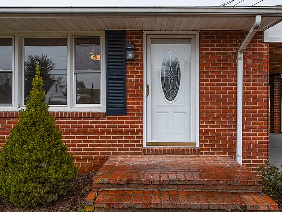 2nd image of 1911 Pollock St