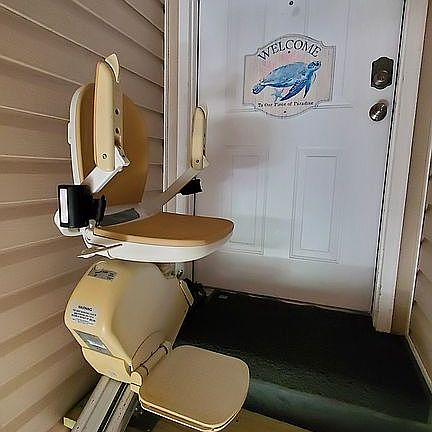 Acorn Lift and Entrance