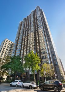 525 W Hawthorne Pl APT 1204, Chicago, IL, 60657