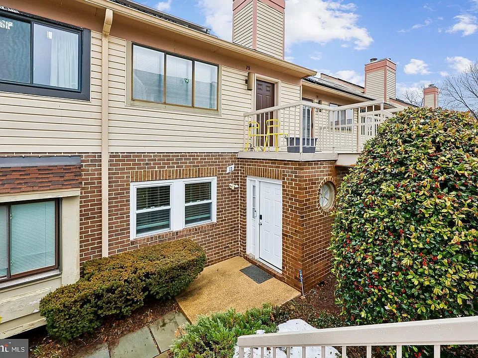 73 Hawthorne Ct NE #73
