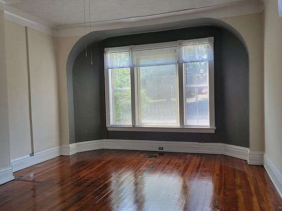 4th image of 3142 Woodburn Ave