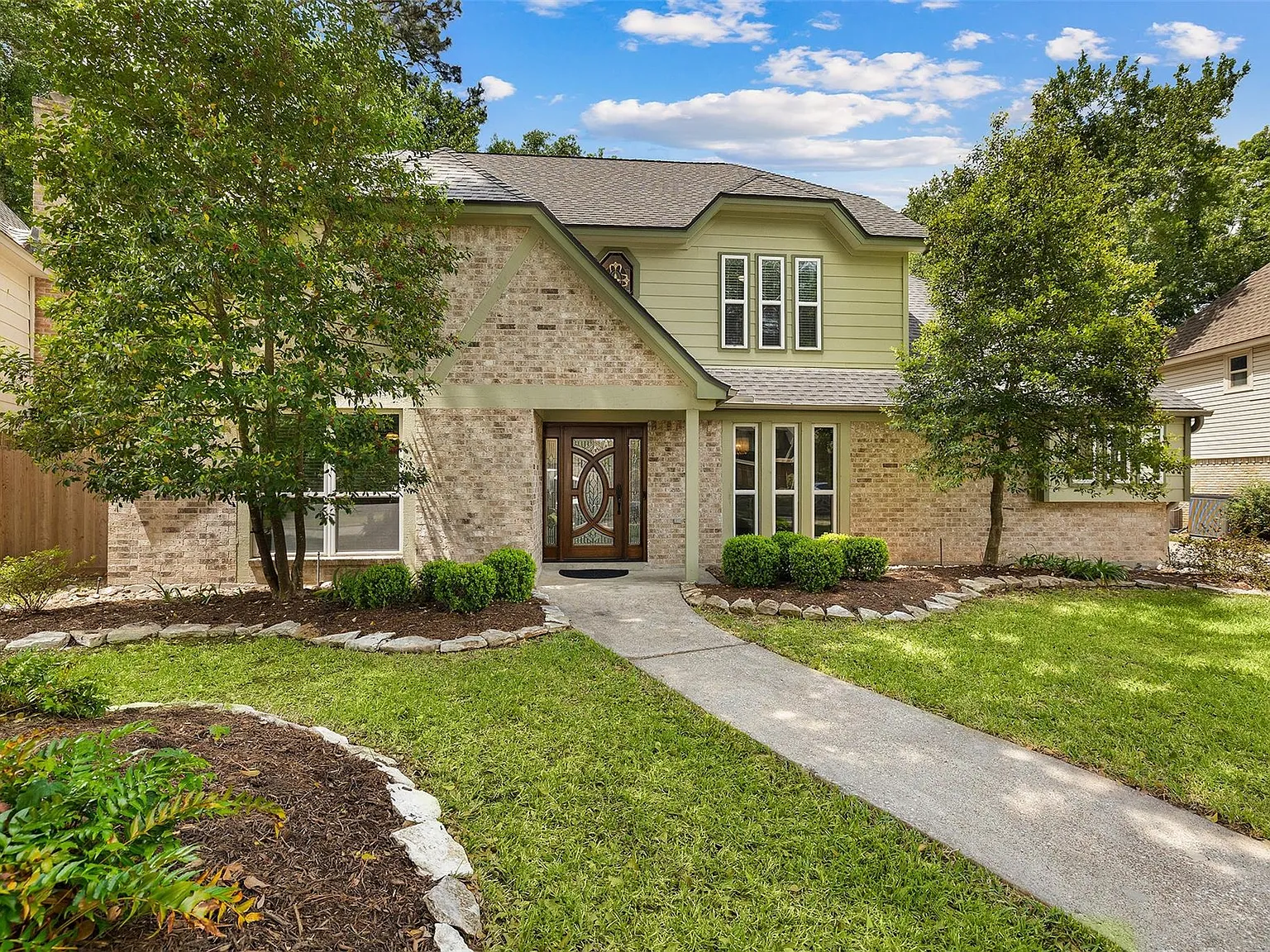 4 bed, 2.5 bath, 2876 sqft, $2,500 — Photo 1