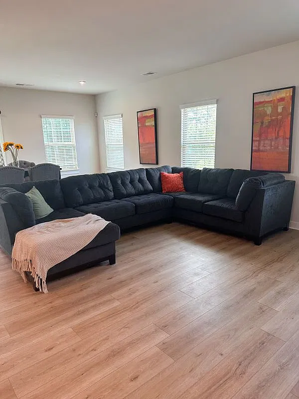 5 bed, 2.5 bath, 2748 sqft, $2,899 — Photo 4