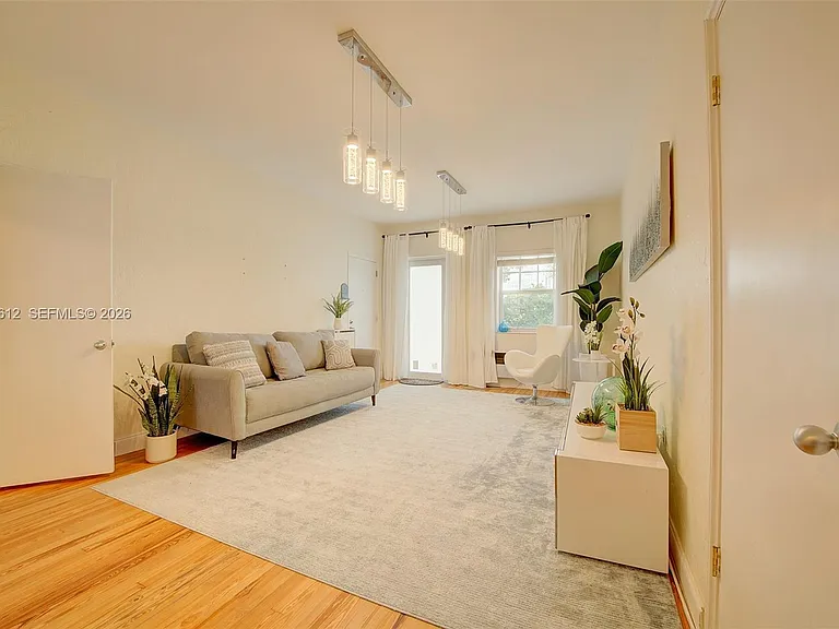 2463 Pine Tree Dr #3 — Photo 8