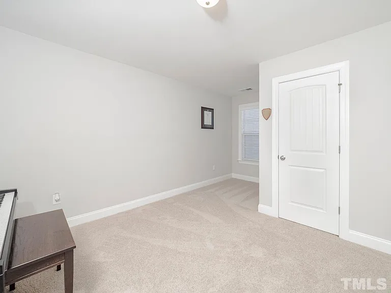 560 Barneswyck Dr — Photo 15
