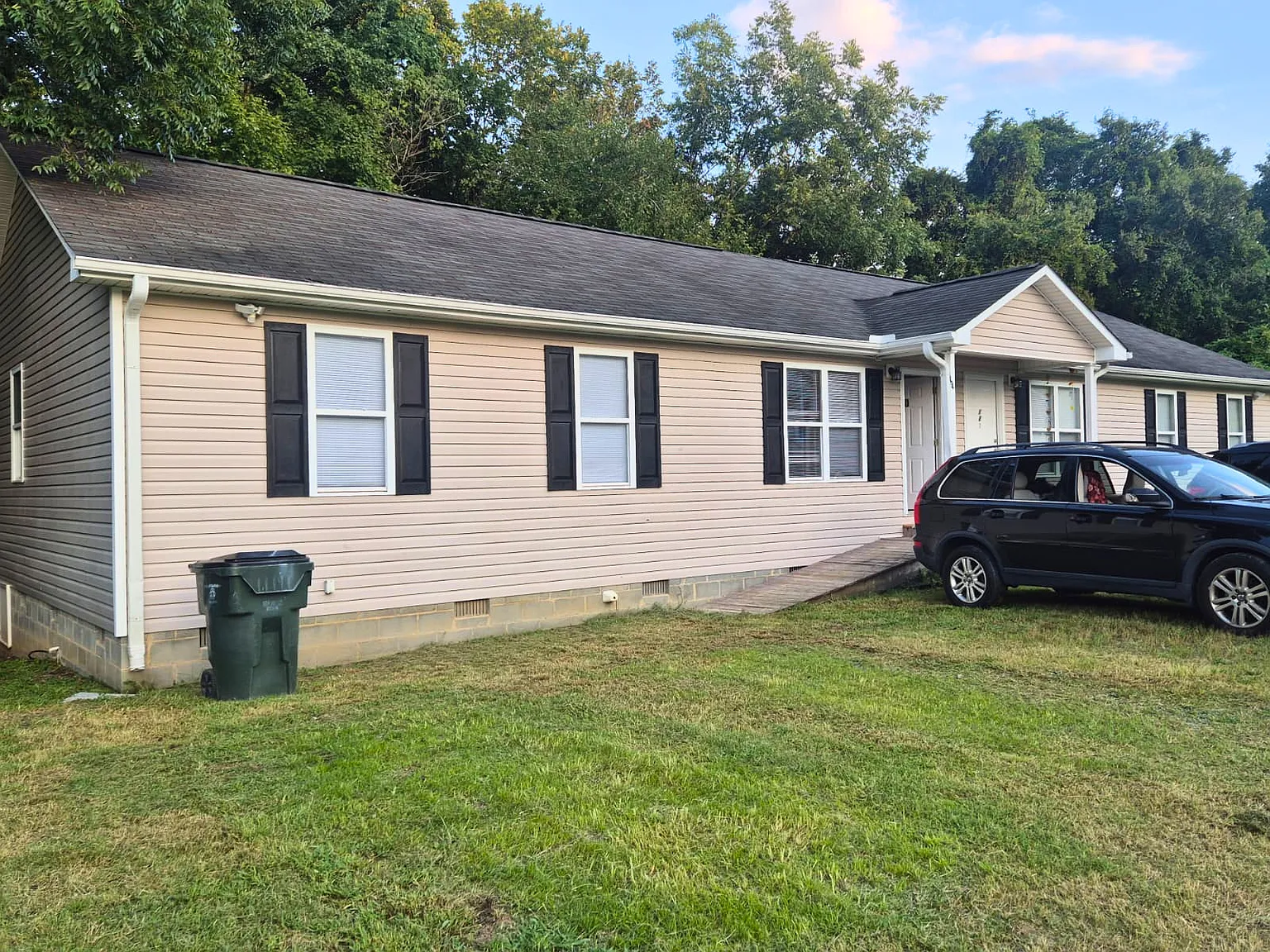 3 bed, 1100 sqft, $1,395 — Photo 2