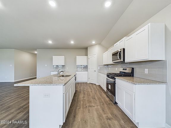 5th image of 230 S Lakepointe Dr