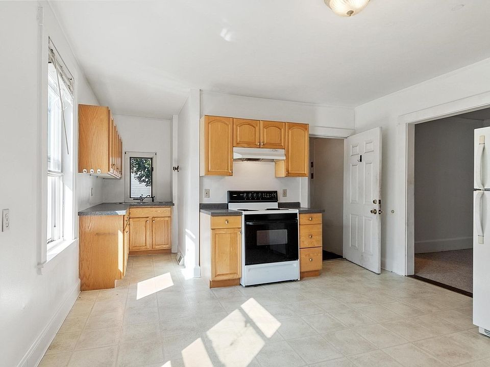 1st image of 372 Cabot St #1