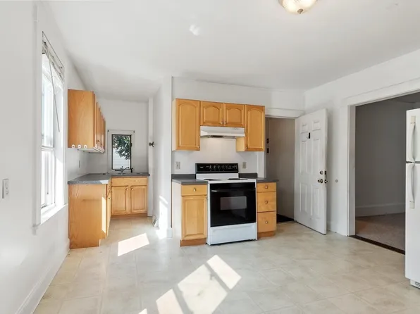 372 Cabot St #1, Beverly, MA 01915