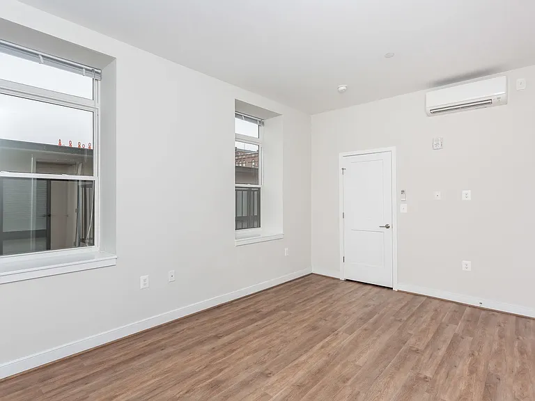 815 Park Ave — Photo 17
