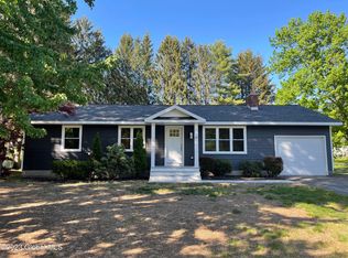 39 Manchester Dr, Halfmoon, NY 12065