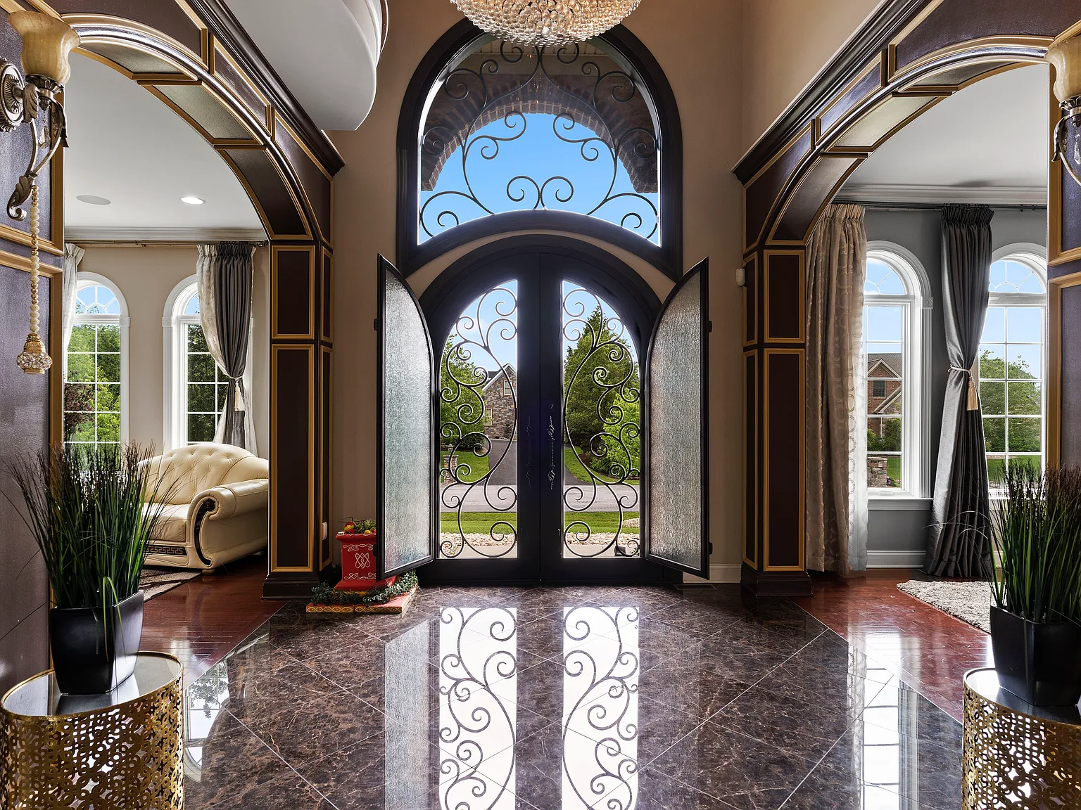 5 bed, 4.5 bath, 5680 sqft, $6,800 — Photo 3