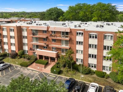 2066 Saint Johns Ave APT 301, Highland Park, IL, 60035