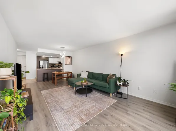 5785 Yonge St, Toronto, ON