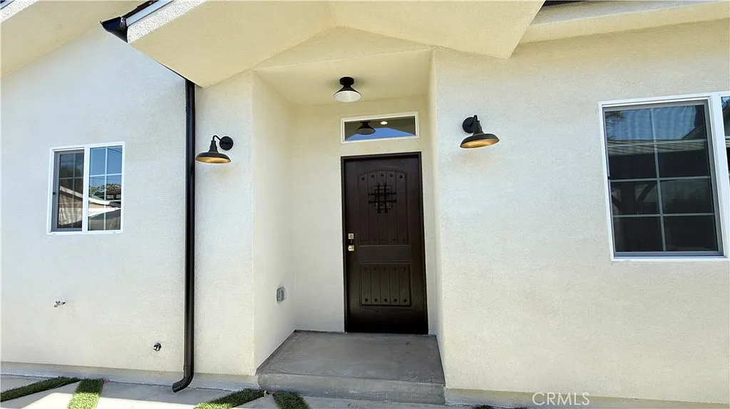 2 bed, 900 sqft, $3,200 — Photo 2