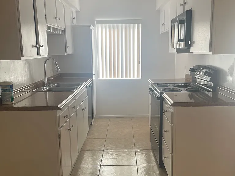 MARGATE VILLA APARTMENTS — Photo 11