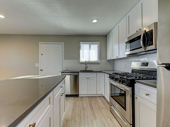 3rd image of 2955 Vallejo St #14