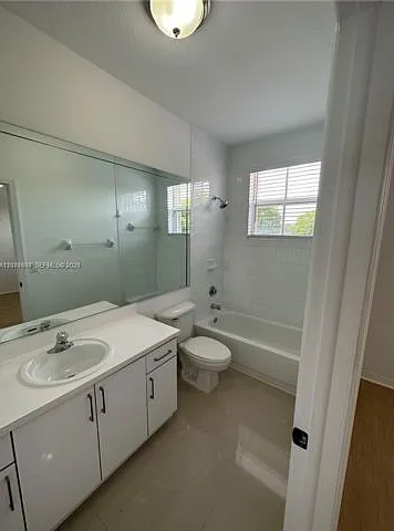 10945 NW 43rd Ln — Photo 9