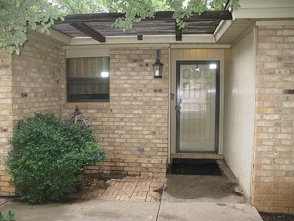 2nd image of 1124 Bellaire Dr