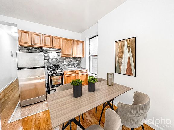 3rd image of 171 E 101st St APT 15