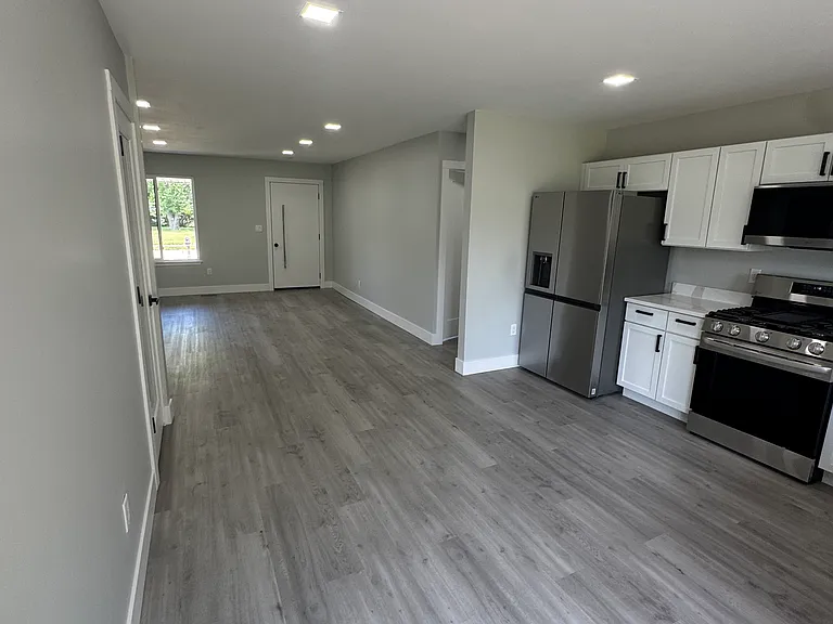 2158 Elmcrest Rd — Photo 4