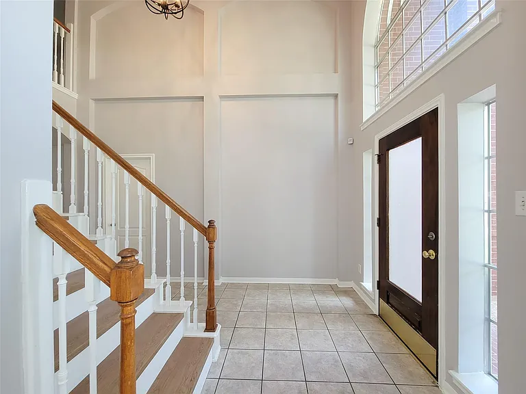 9410 Barretts Glen Ct — Photo 4