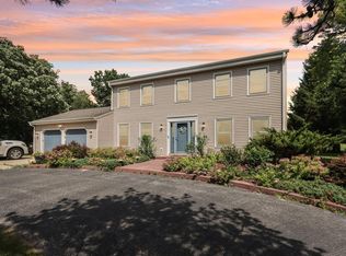 W335S5022 Fox Hollow Dr, Dousman, WI 53118