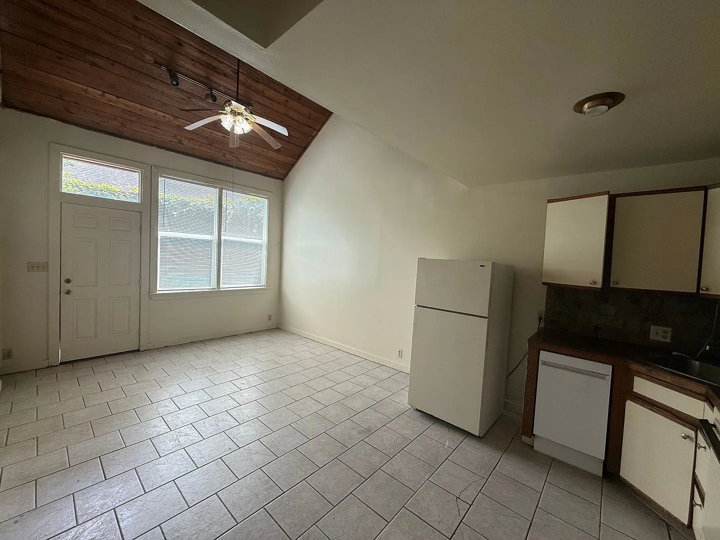 Great Move in Studio. Ready to be your new Home at an affordable price and great location. — Photo 3