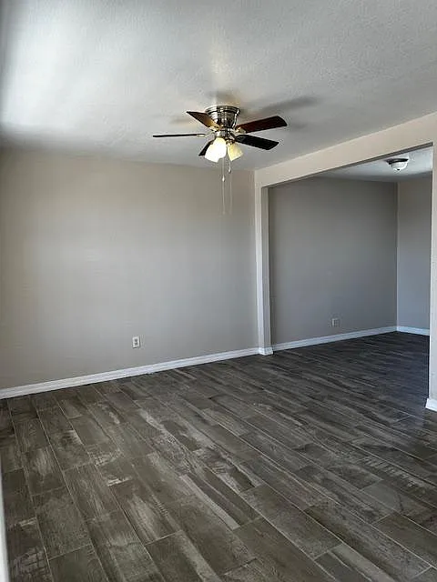 2927 Mobile Ave — Photo 2