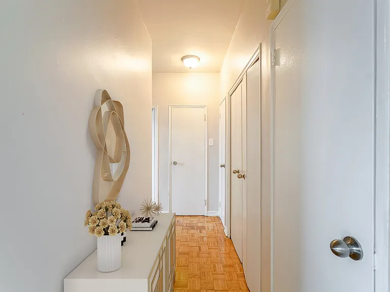 822 Glen St — Photo 21