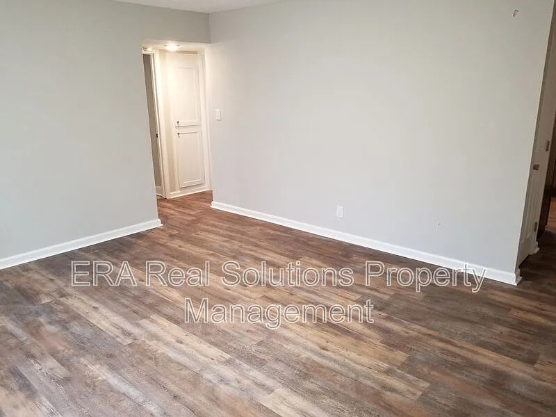 2 bed, 1.0 bath, 826 sqft, $1,000 — Photo 4