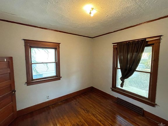 4th image of 1143 Saratoga Ave