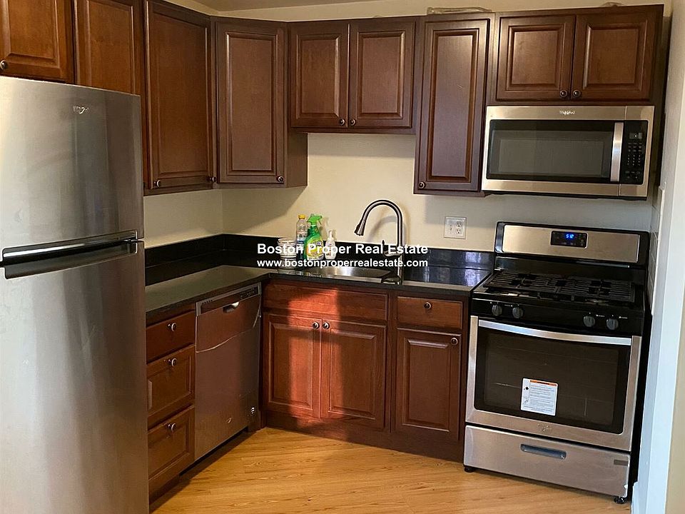 1706 Commonwealth #33 Boston - Brighton Unit Photo 1