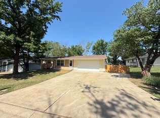 2 Martin Ln, Saint Peters, MO 63376