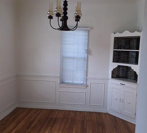 3rd image of 2737 W 42nd St