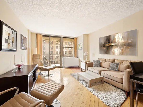 301 East 79th Street image 1 of 11