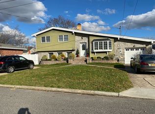 241 W 19th St, Deer Park, NY