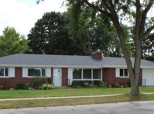 1025 Oak St, St Charles, IL 60174