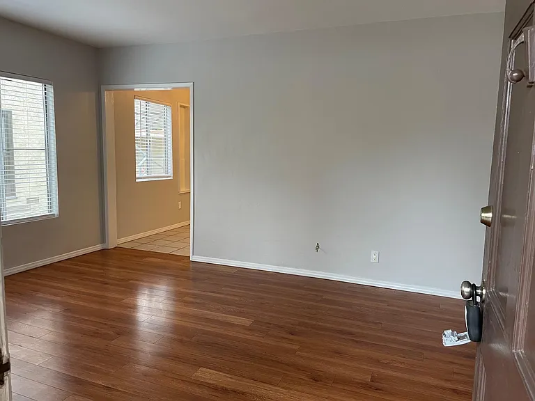 1500 N Buena Vista St #B — Photo 8
