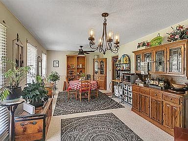 4th image of 385 Arnold Ave