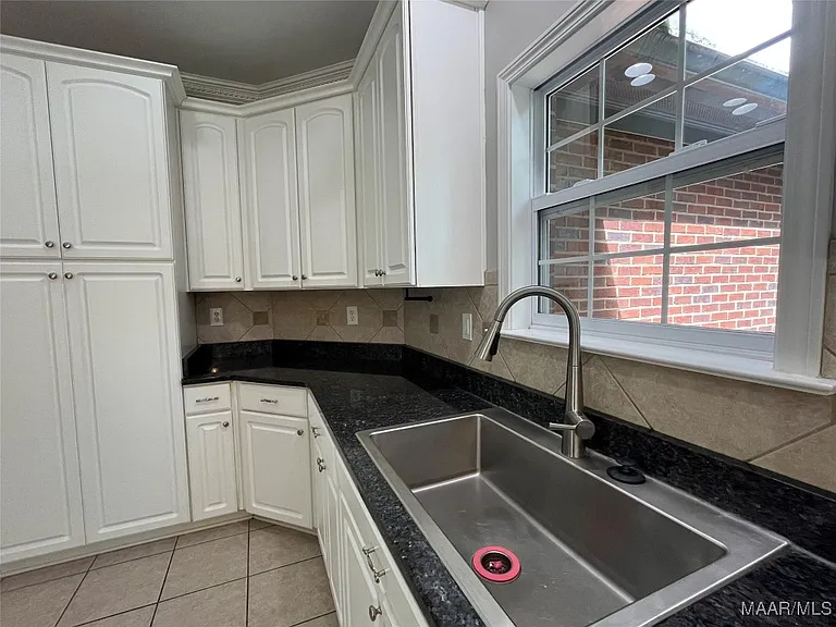 704 Emerald Dr — Photo 27